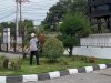 Kegiatan Rutin Kebersihan dan Perapian Taman Gedung Grha Bung Karno