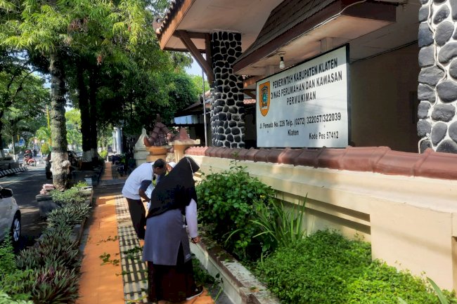 Jumat Bersih di Kantor Dinas Perumahan dan Kawasan Permukiman 