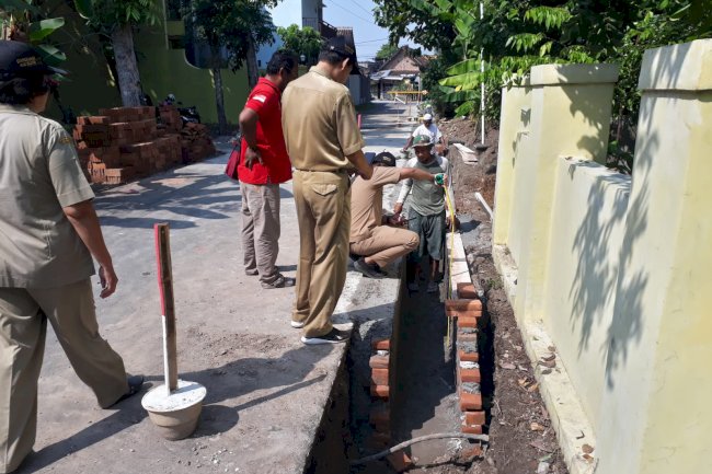 Monitoring dan Evaluasi Pekerjaan Drainase di Desa Buntalan Kecamata Klaten Tengah