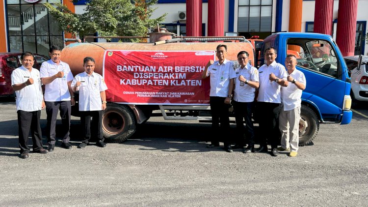 Disperakim Menyerahkan Bantuan Air Bersih Kepada BPBD Untuk Disalurkan Kepada Masyarakat Kabupaten Klateng Terdampak Kekeringan