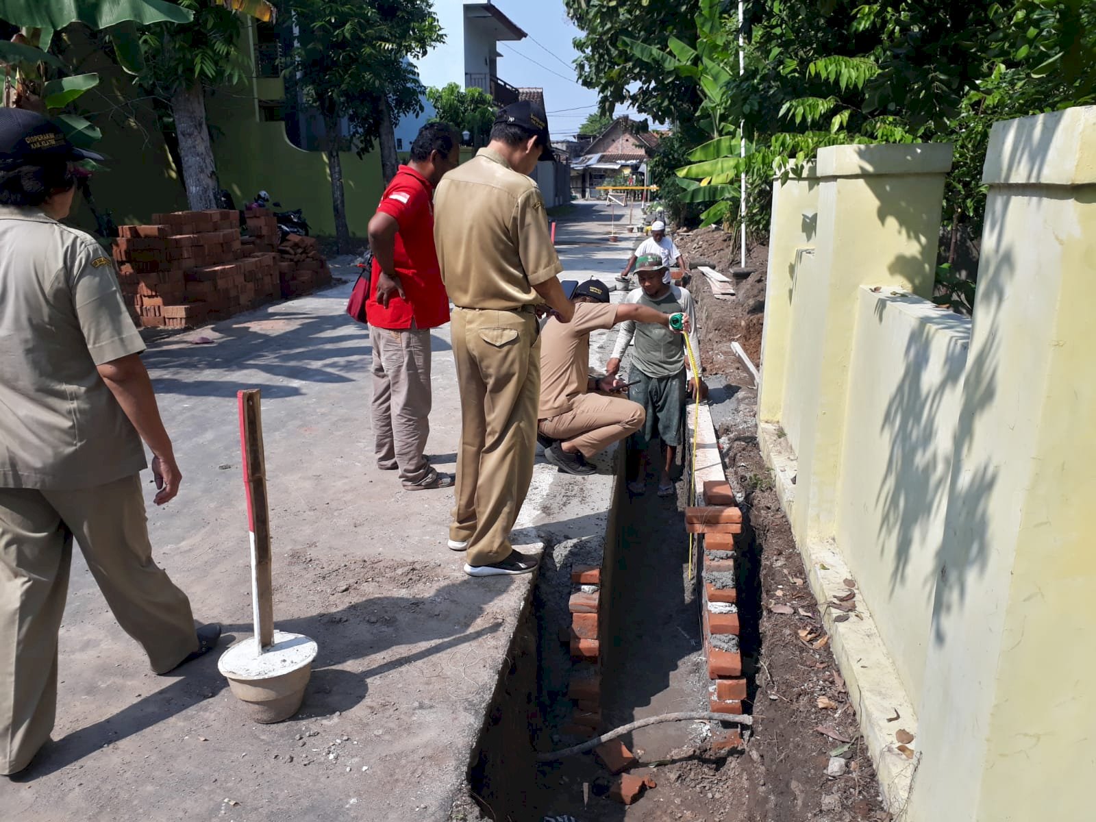 Monitoring dan Evaluasi Pekerjaan Drainase di Desa Buntalan Kecamata Klaten Tengah