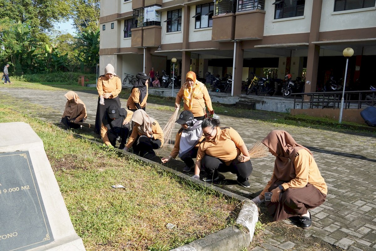 DISPERAKIM KLATEN GELAR KERJA BAKTI UNTUK KEBERSIHAN RUSUNAWA
